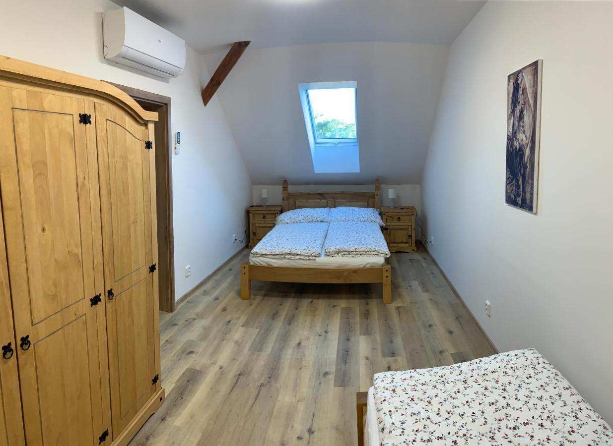 Apartment Statek Bezdedice Hostomice